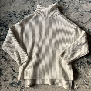 H&M WHITE OVERSIZED KNIT TURTLENECK SIZE XS WOMENS